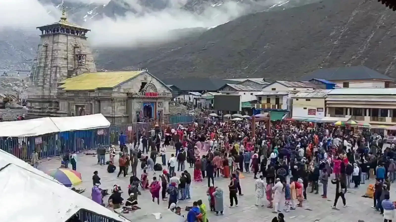 Kedarnath temple complex crowded with pilgrims, Uttarakhand politics context